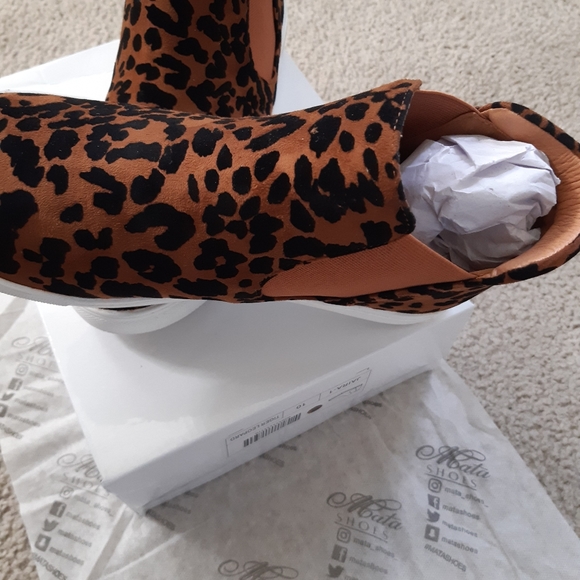 Nwt suede leopard  sneakers - Picture 10 of 10